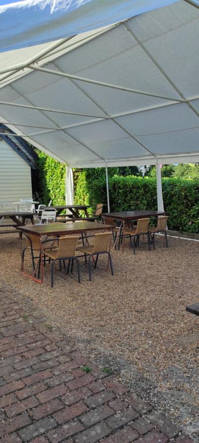 شقة Fletching  في Garden Flat At The Infamous Piltdown Man Pub المظهر الخارجي الصورة